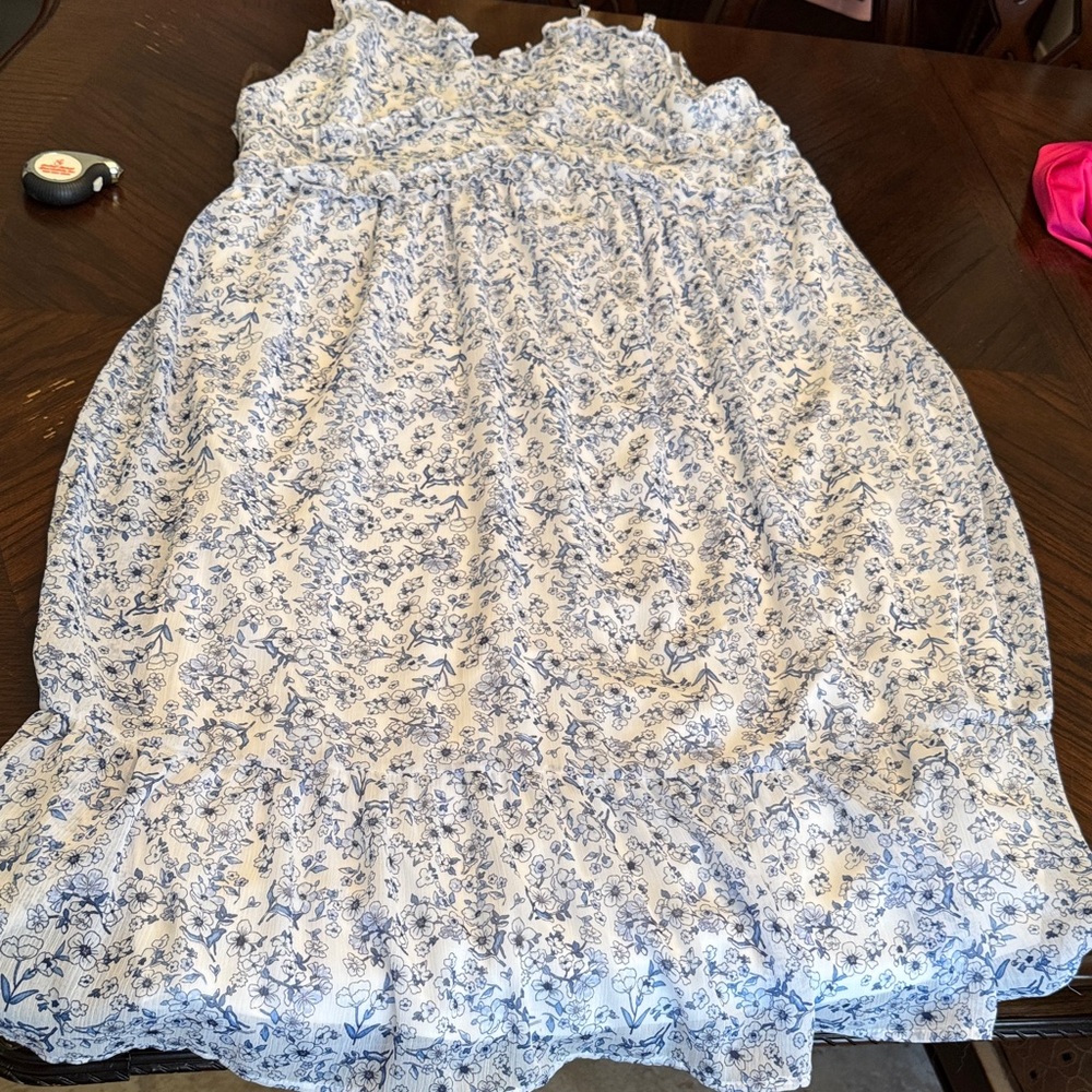 Lot of 6 dresses. 2 with tags. I no longer wear colors